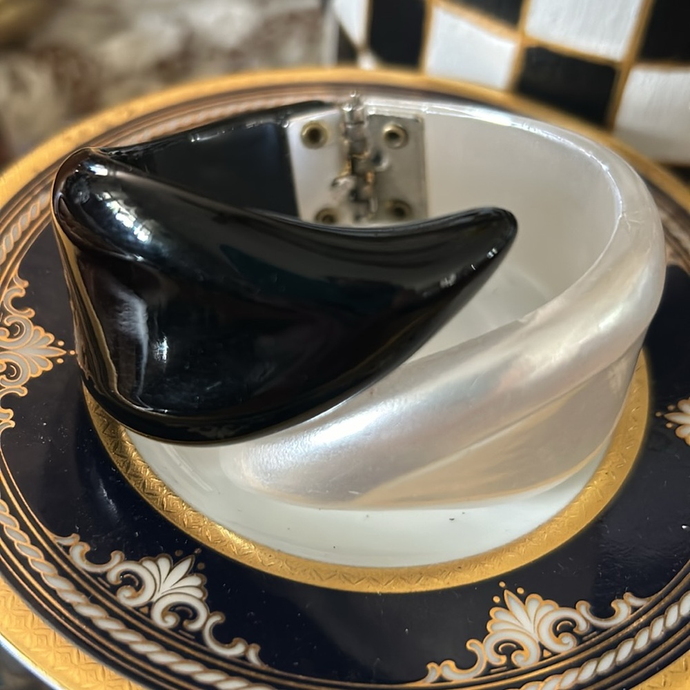 Vintage Black and White Clamper Bracelet - Picture 2 of 6